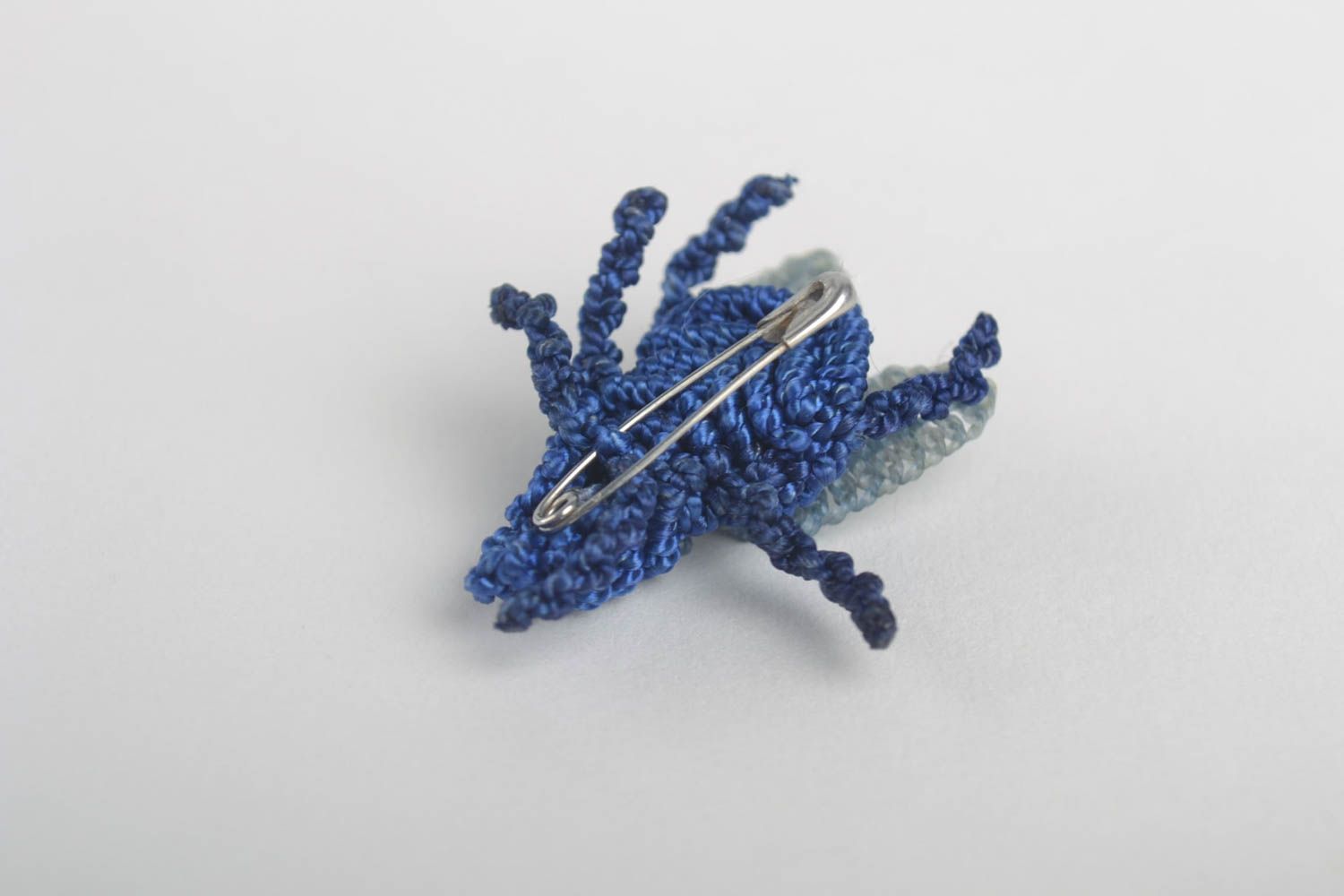 Broche mouche bleue Bijou fait main en macramé originale Cadeau pour femme photo 4