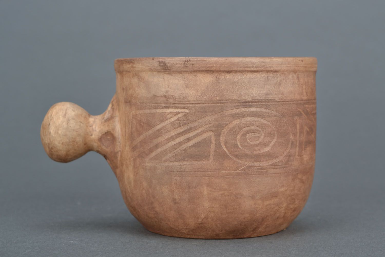 10 oz white clay cup with stick handle and Greek-style pattern photo 1
