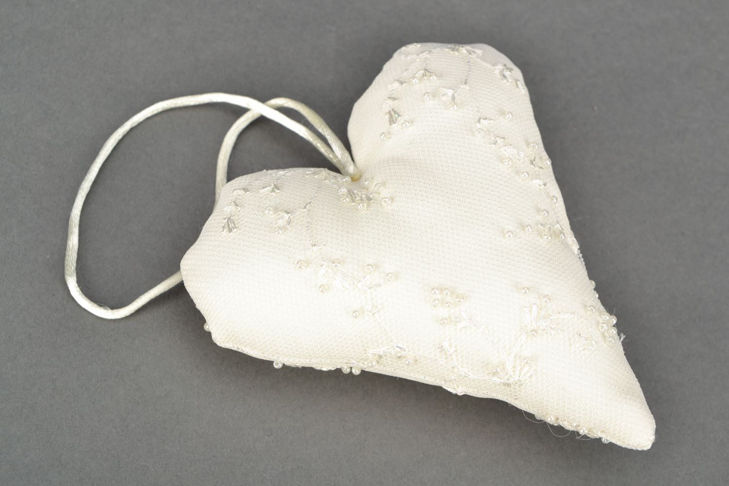 Suspension décorative coeur blanc avec perles de rocaille  photo 4