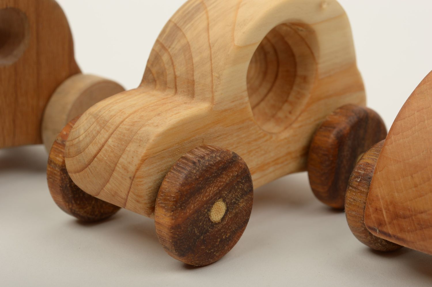Spielzeuge aus Holz handgefertigt Autos aus Holz Holzspielzeuge Öko 3 Stück foto 2