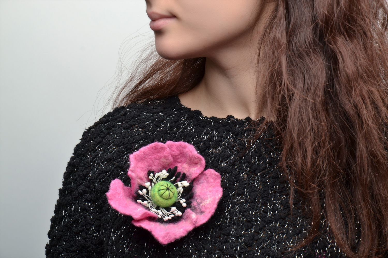 Broche en laine feutrée fleur rose faite main photo 2