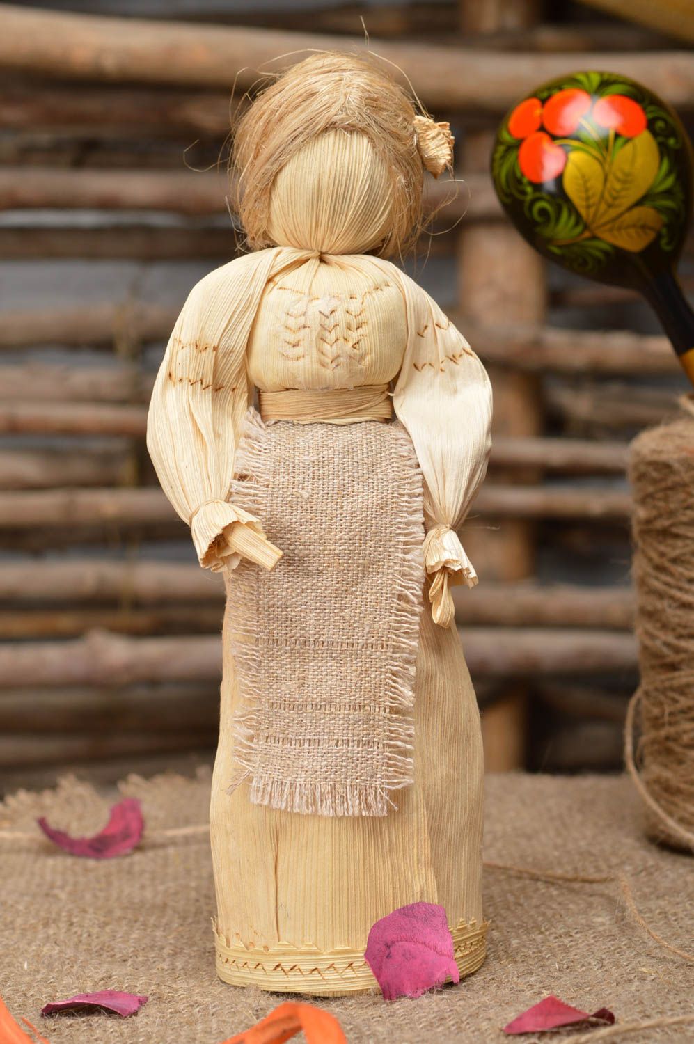 Фигурка из кукурузных листьев девушка с косой экологически чистый декор для дома фото 1