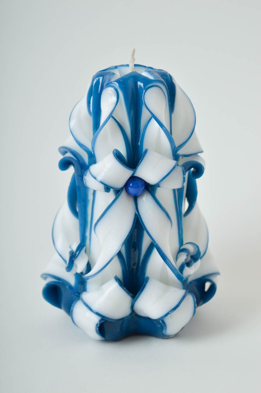 Свеча ручной работы парафиновая свеча белая с синим красивая свеча авторская фото 2