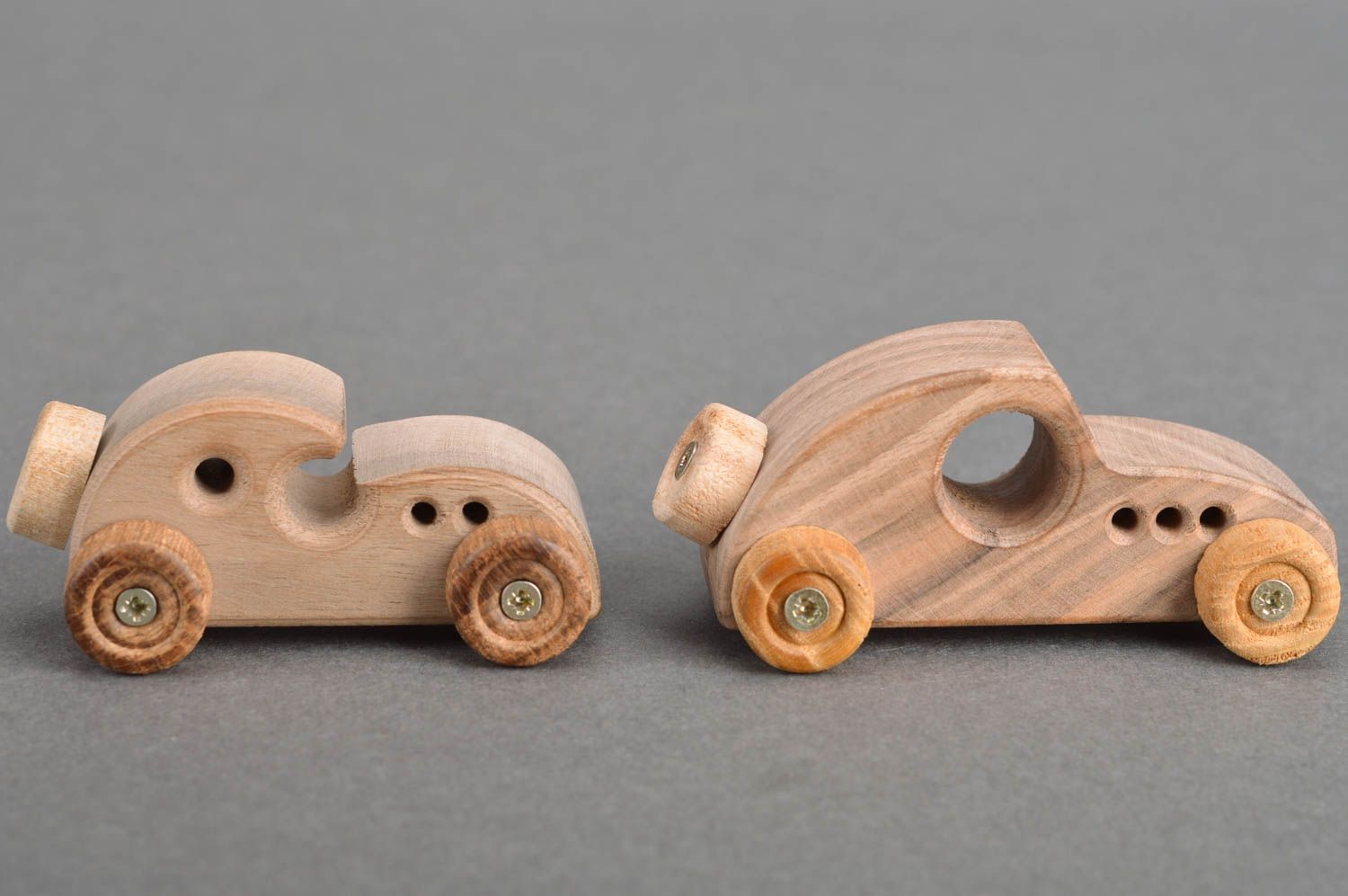 Jouets voitures en bois petits écologiques faits main 2 pièces pour enfant photo 2