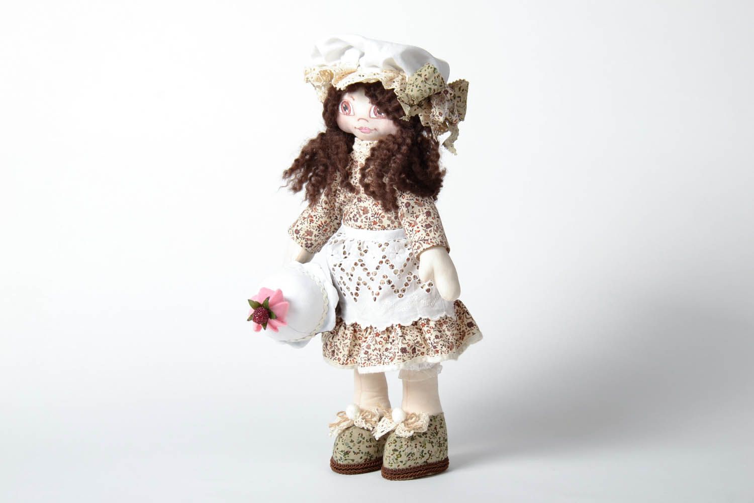 Кукла декоративная в шапочке  фото 2