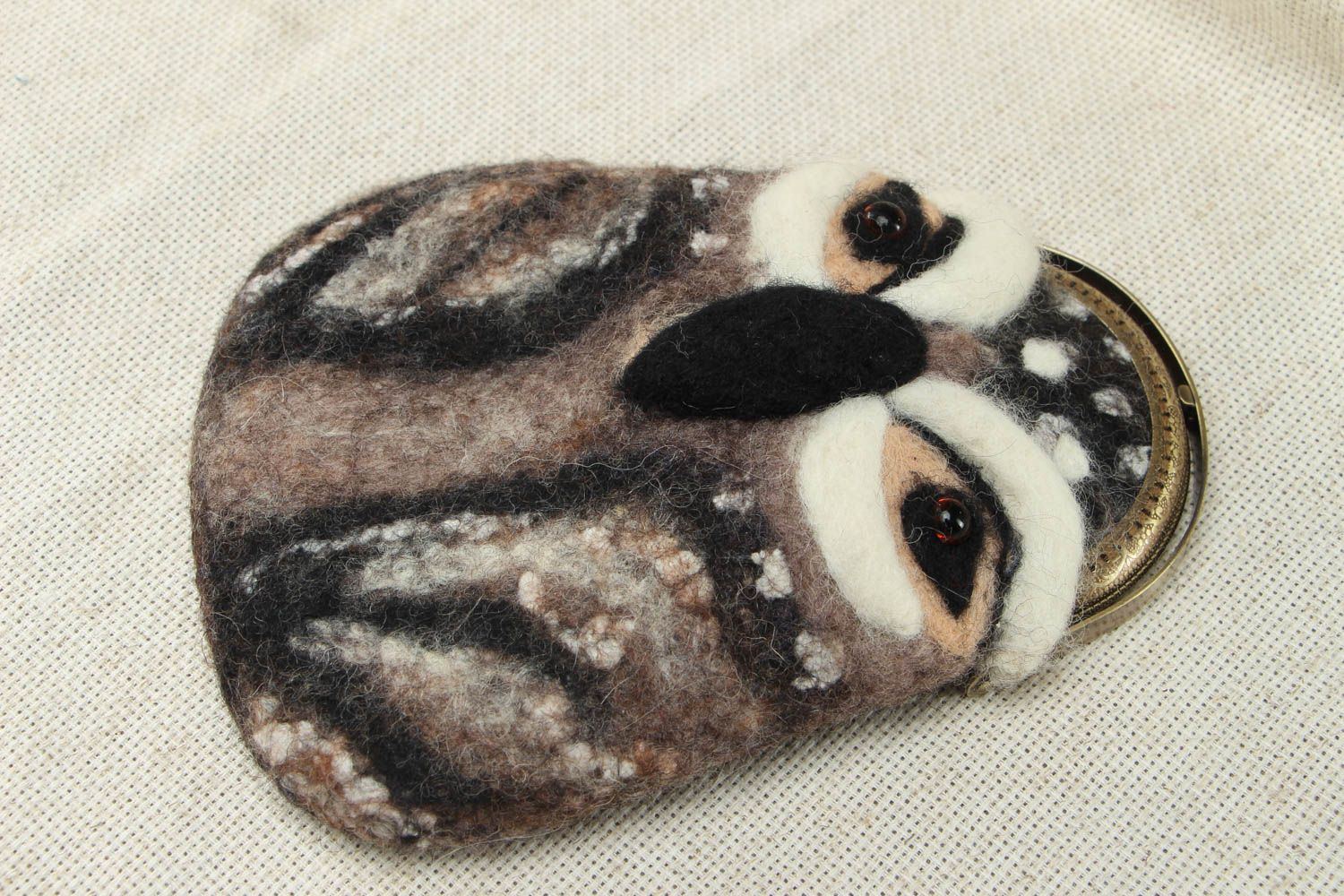 Felted wool pouch in the shape of owl photo 1