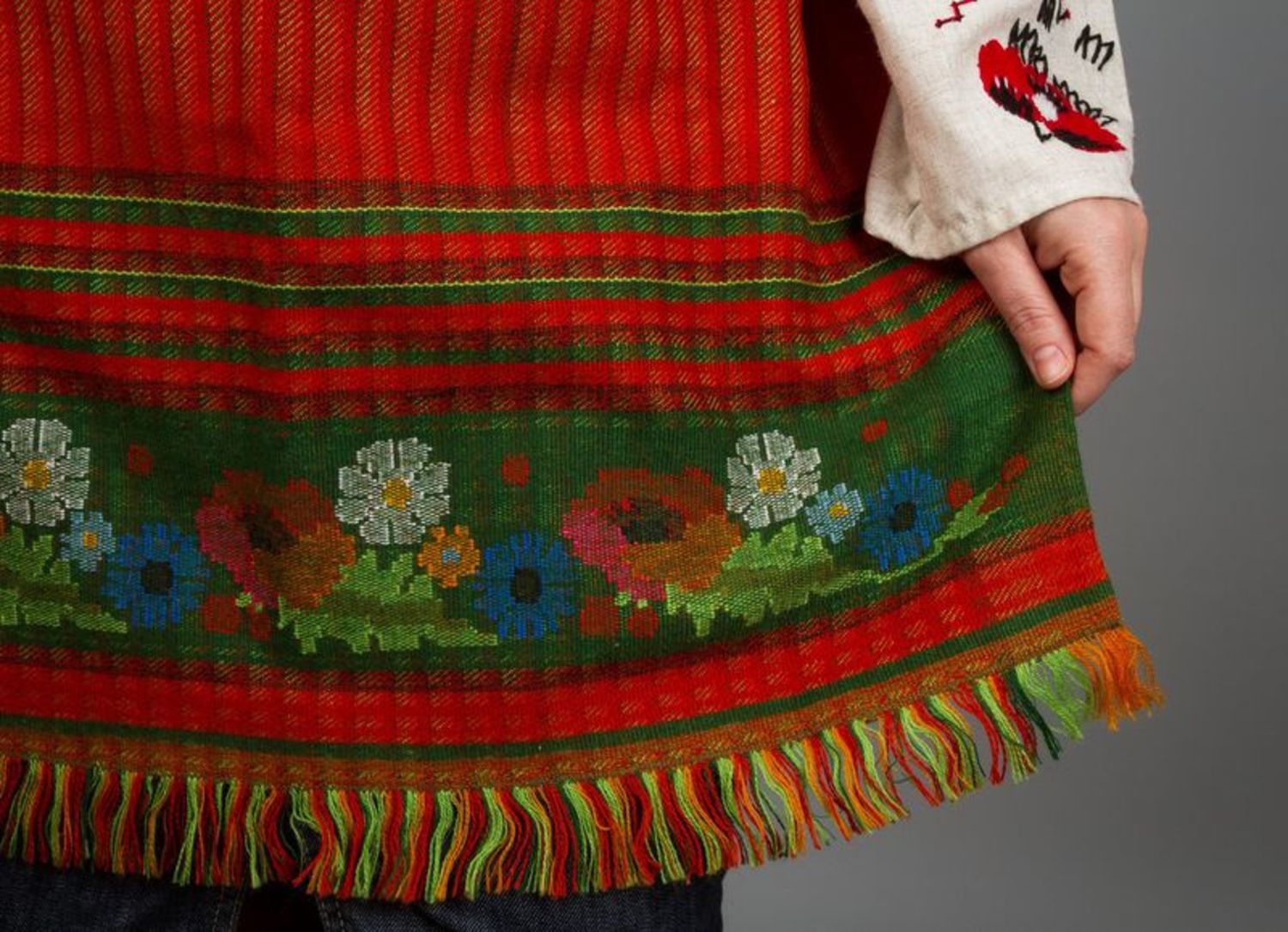 Woven apron in ethnic style photo 2
