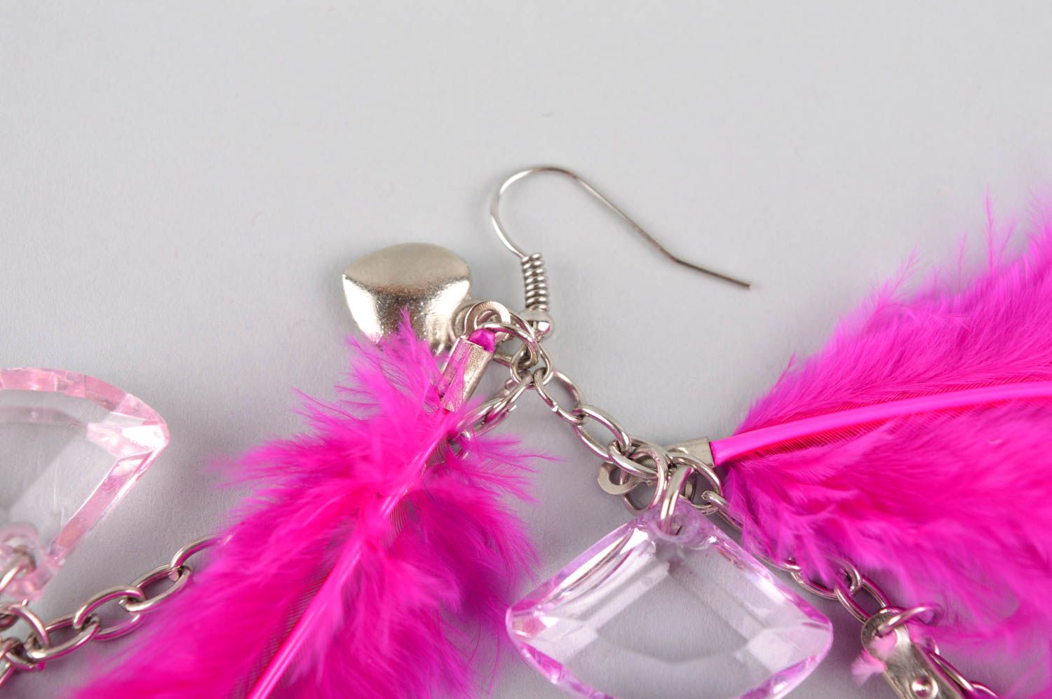 Boucle d'oreille plumes roses Bijou fait main design original Cadeau femme photo 4