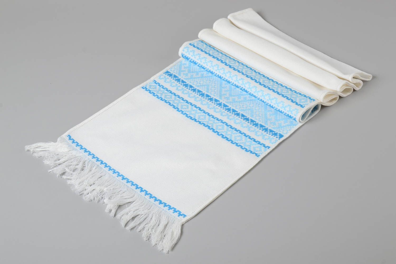 Рушник вышитый нежный рушник хэнд мейд полотенце с вышивкой в голубом цвете фото 2