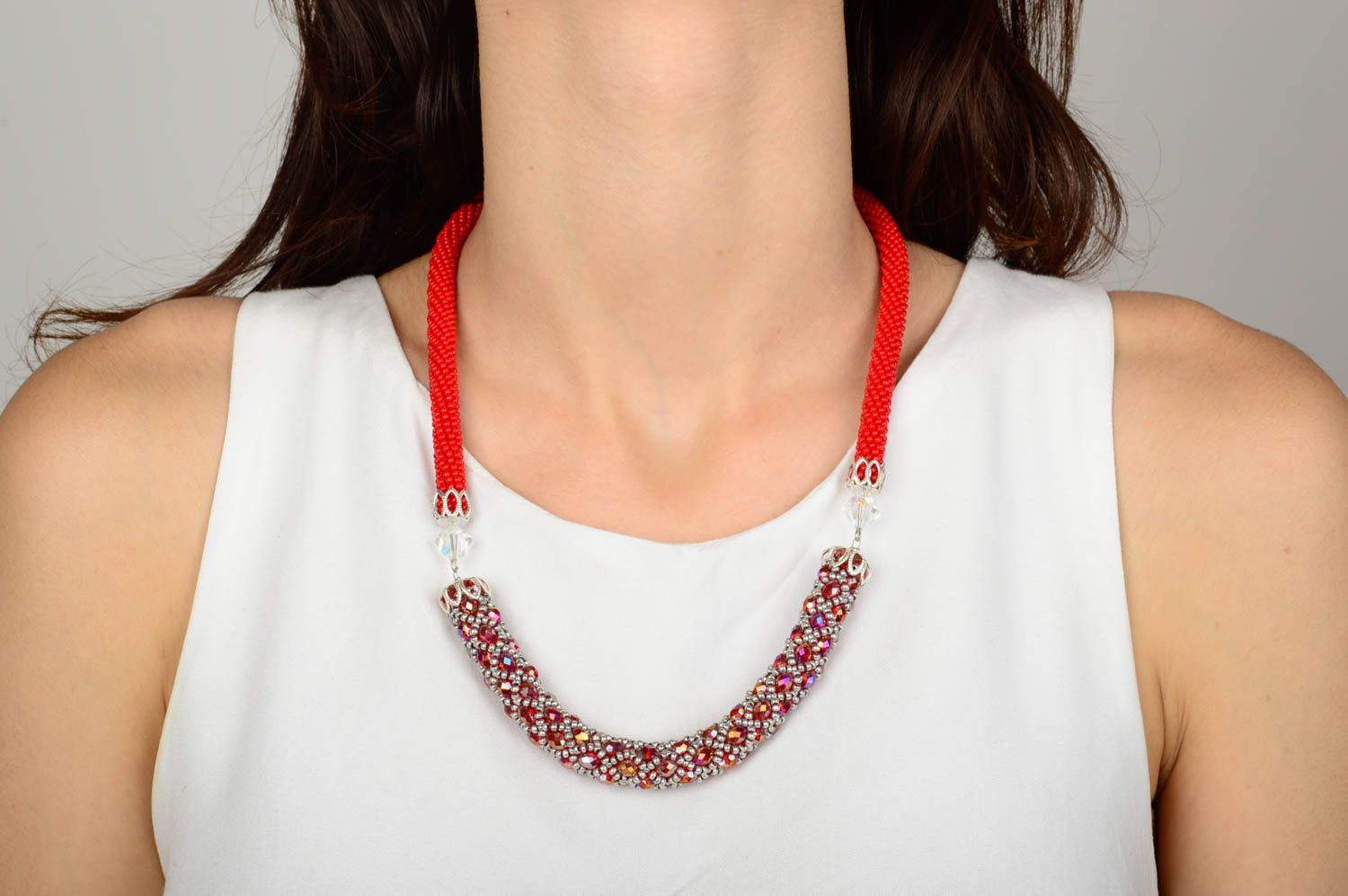Collier perles rocaille Bijou fait main avec pierres rouge Accessoire femme photo 5