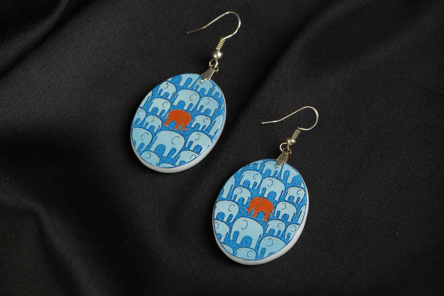 Round plastic earrings photo 1