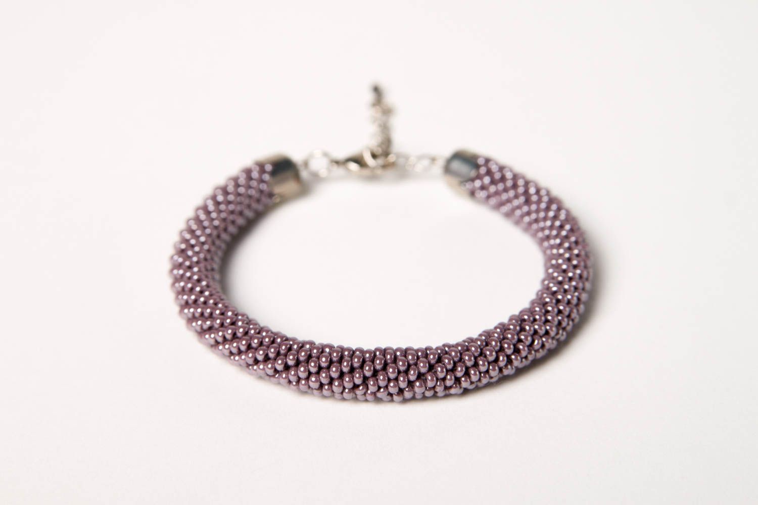 Bracelet perles rocaille Bijou fait main lilas design Accessoire femme photo 3