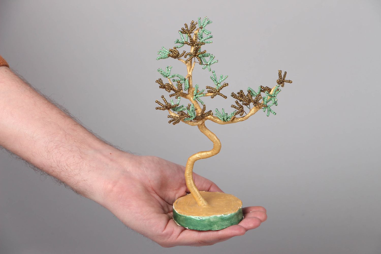 Декоративное дерево из бисера ручной работы фото 3