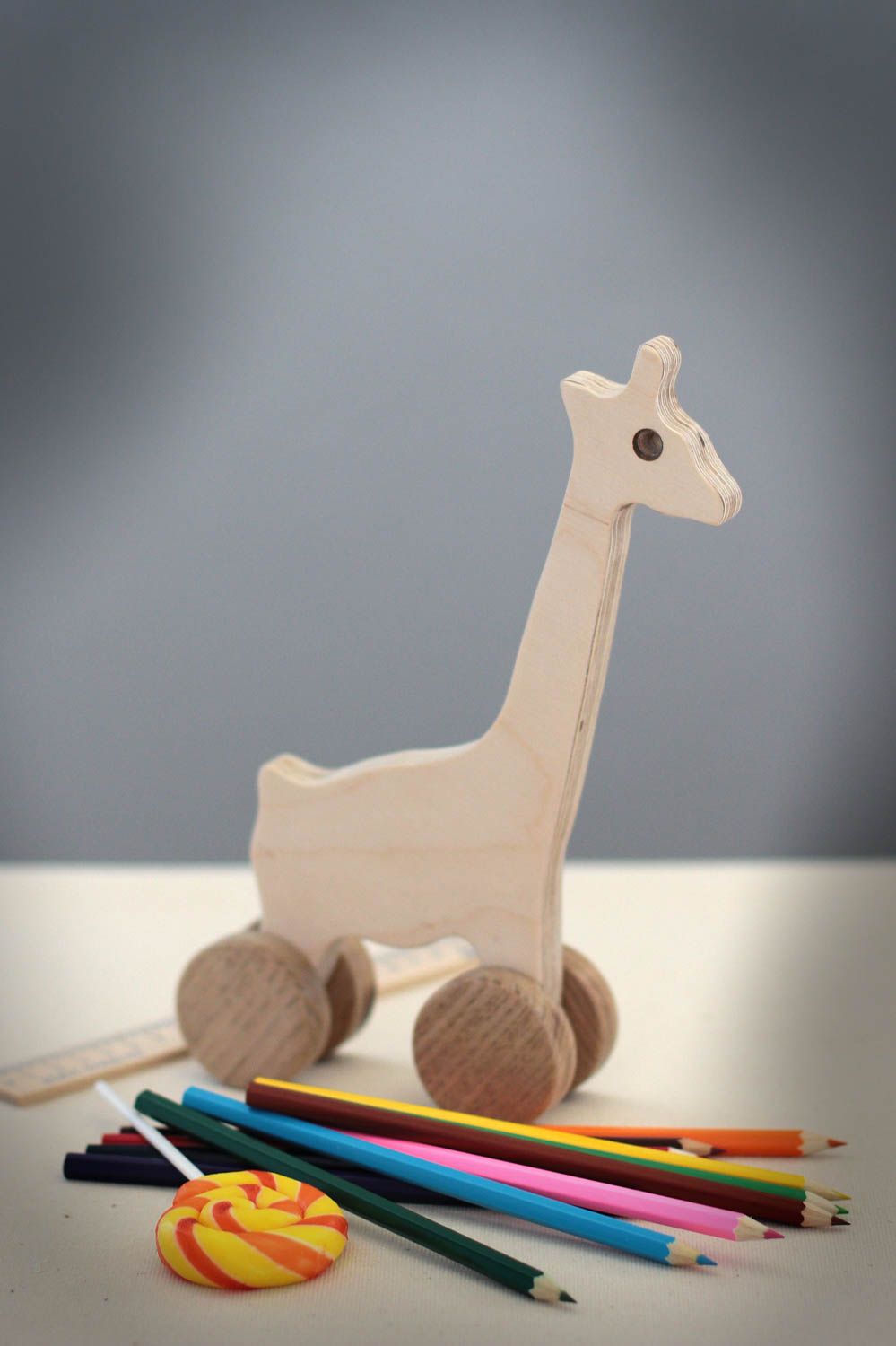 Juguete hecho a mano juguete de madera jirafa bonita juguete con ruedas foto 1