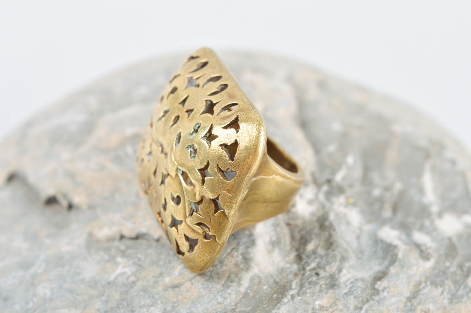 Украшение ручной работы женское кольцо украшение из металла с резными узорами фото 1
