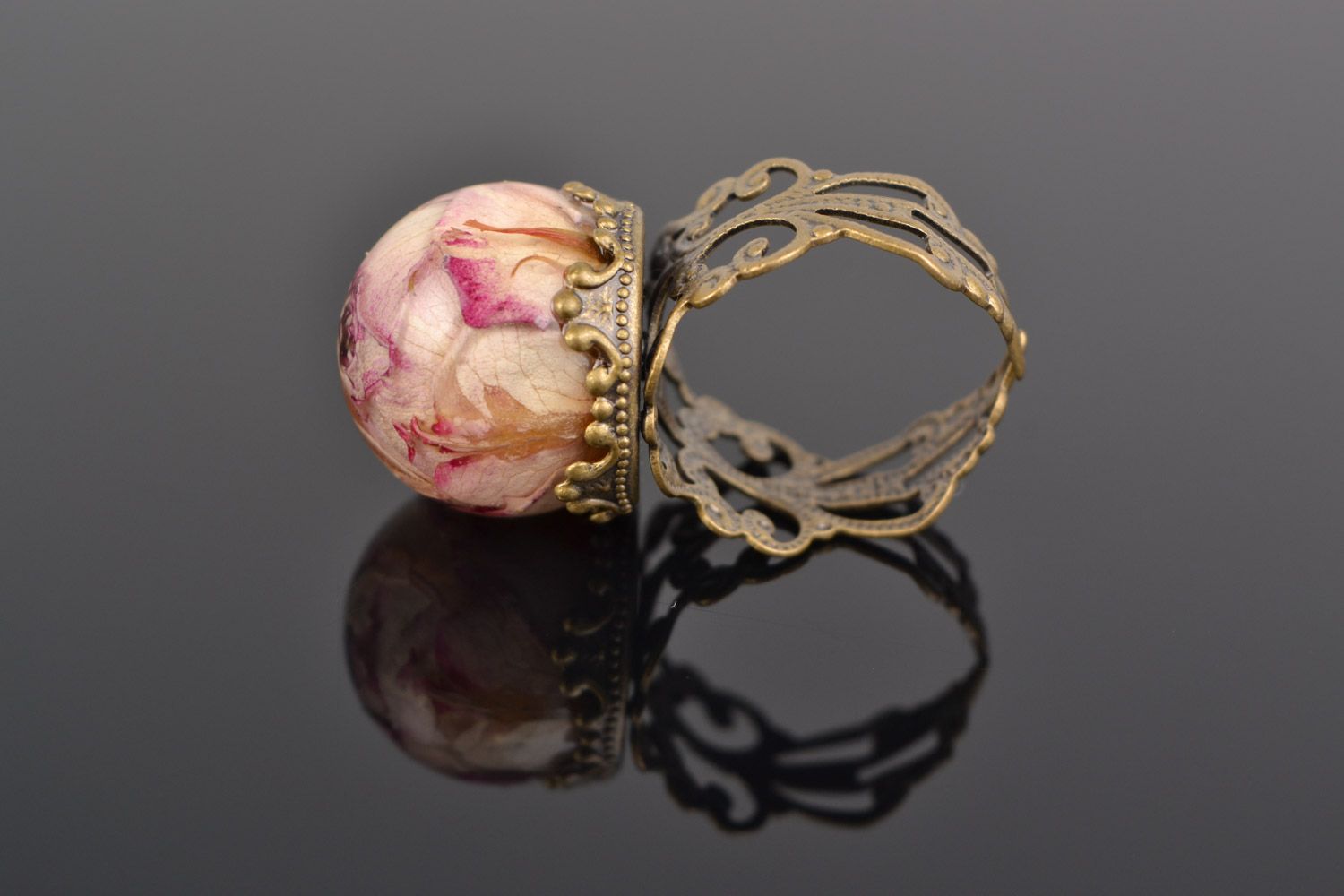 Unusual handmade ring with real flower coated with epoxy resin photo 5