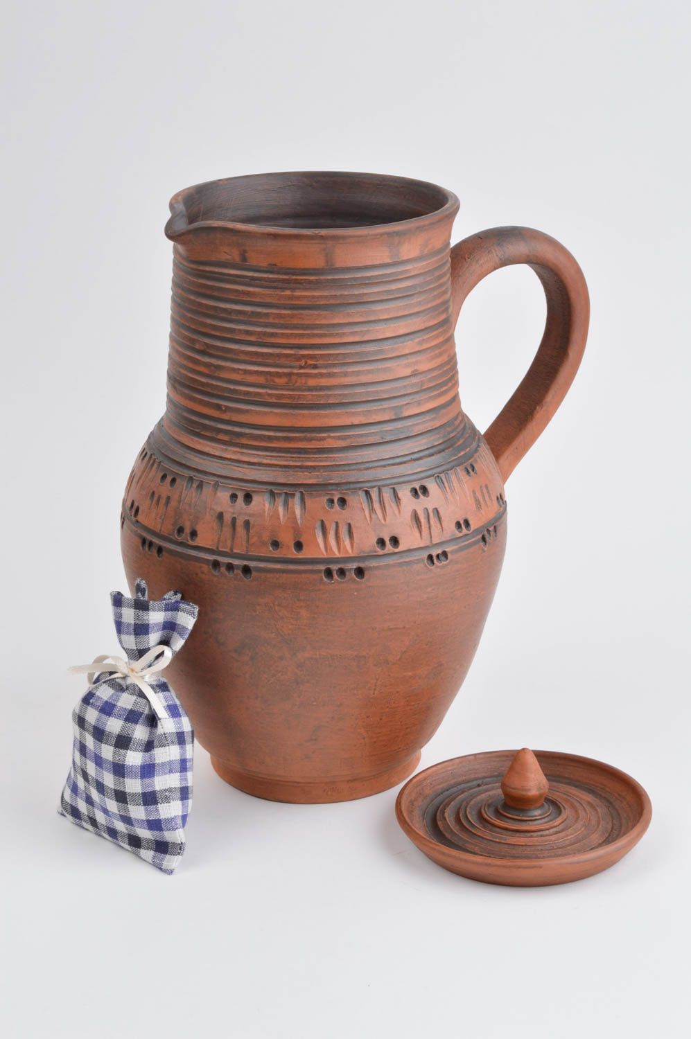 80 oz brown handmade ceramic water pitcher with handle and lid 3,3 lb photo 1