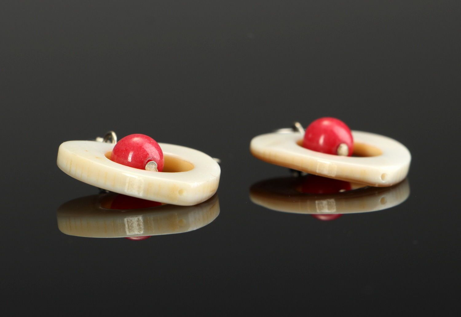 Earrings with pearl and coral photo 2