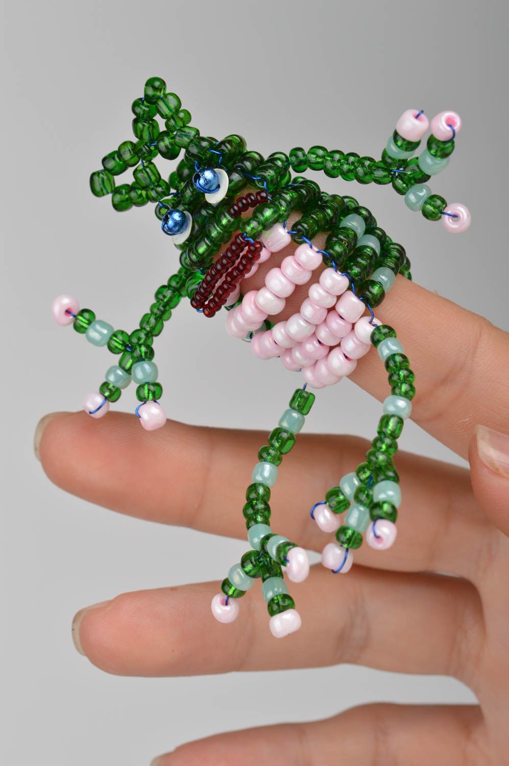 Glasperlen Finger Puppe Frosch in Grün handgeschaffen lustig interessant grell foto 1