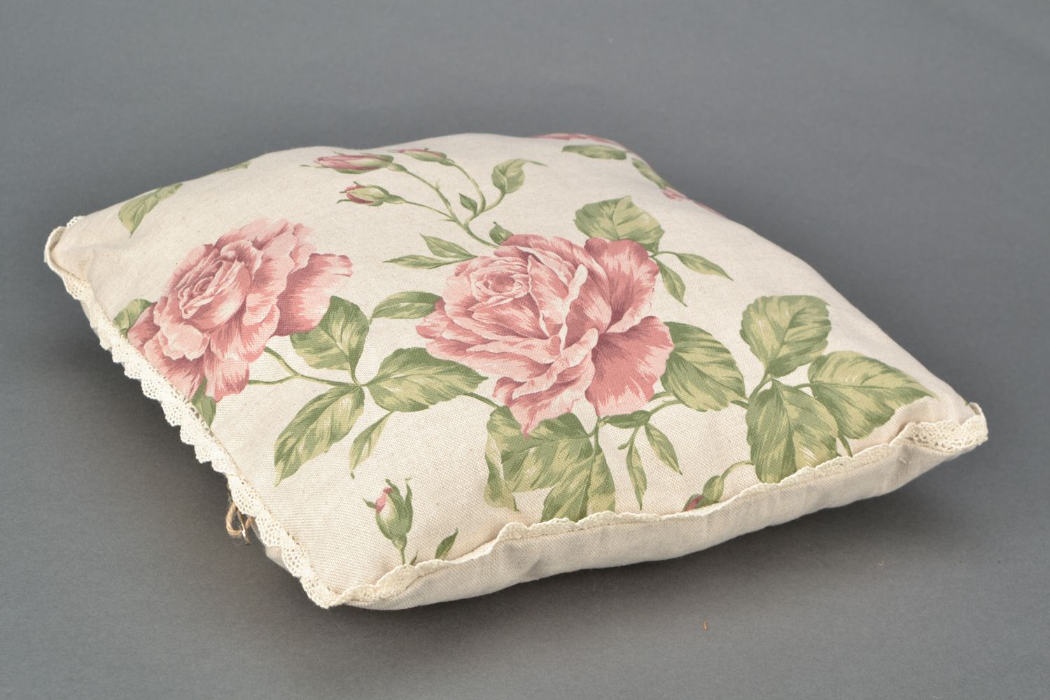 Taie d'oreiller en coton avec dentelle beige à motif floral carrée faite main photo 3