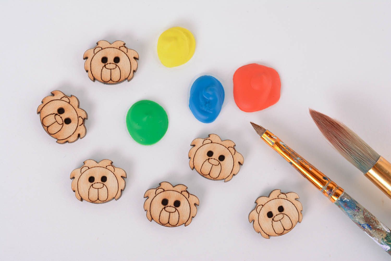 Blanks for creativity in the shape of lion buttons photo 1