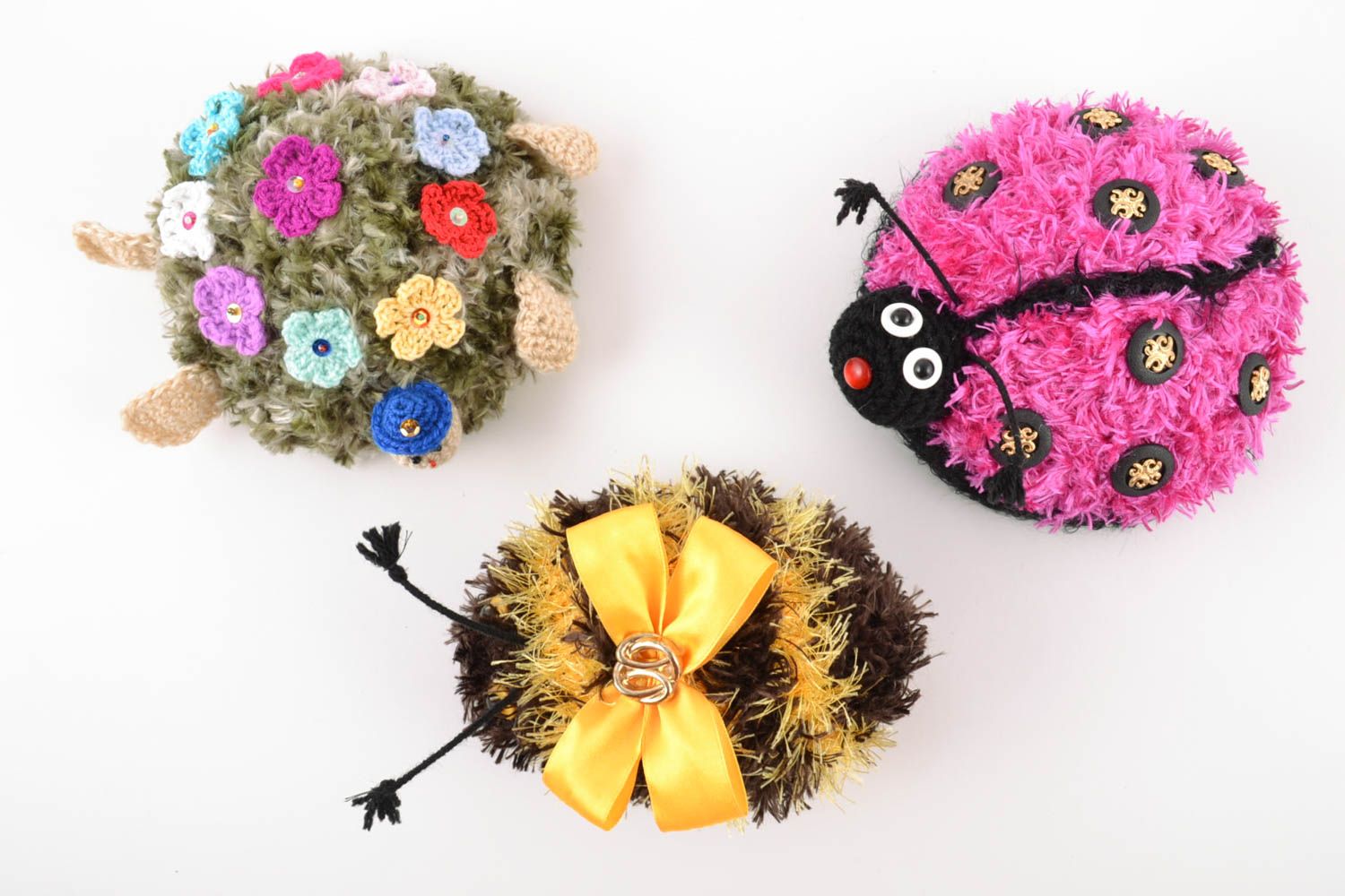 Маленькие мягкие игрушки ручной работы 3 штуки черепашка божья коровка и пчелка фото 3