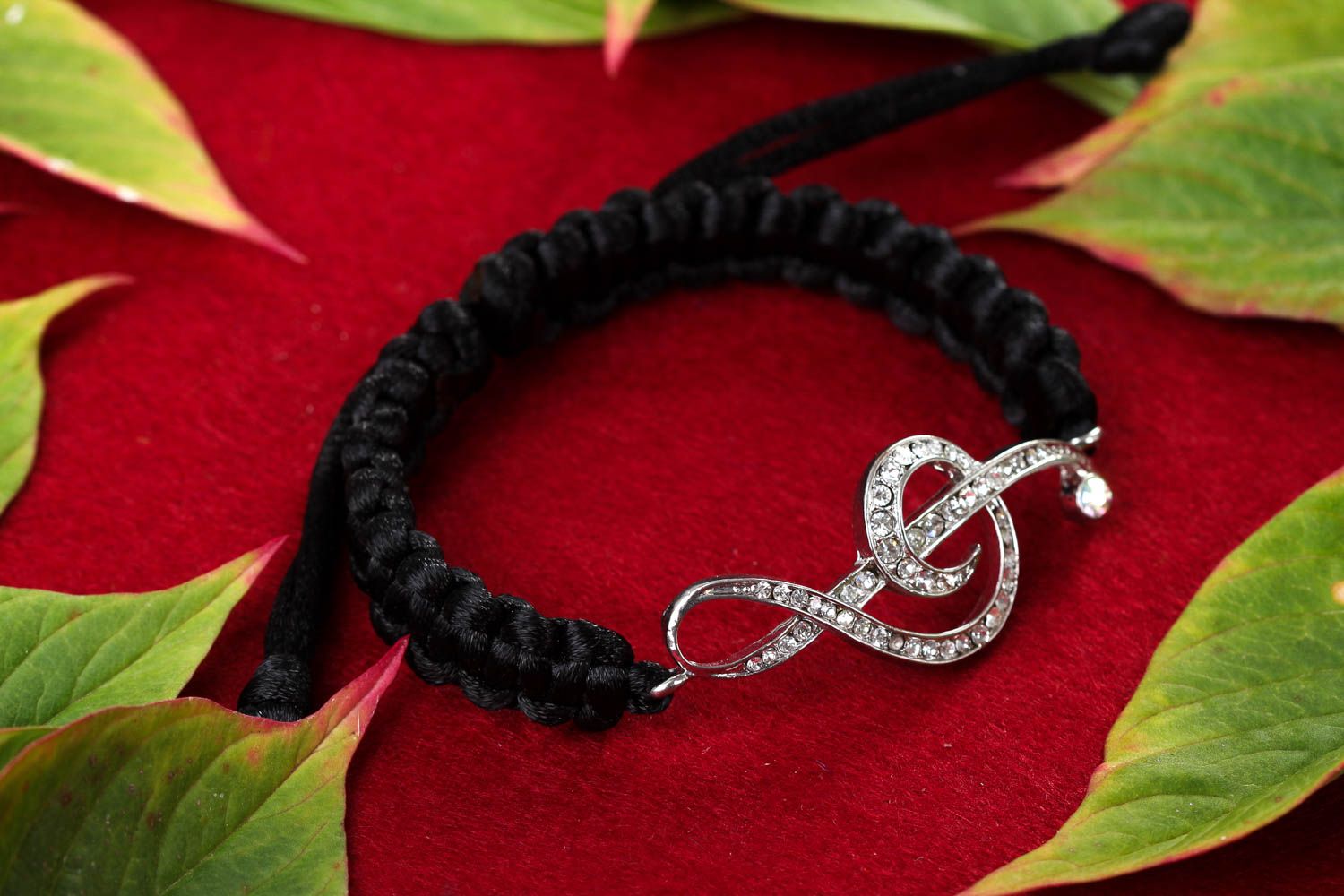 Bracelet clef de sol Bijou fait main en cordons de satin noirs Cadeau femme photo 1