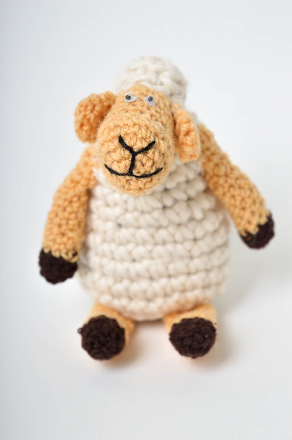 Peluche mouton blanc fait main Jouet tricoté crochet laine Cadeau enfant photo 2
