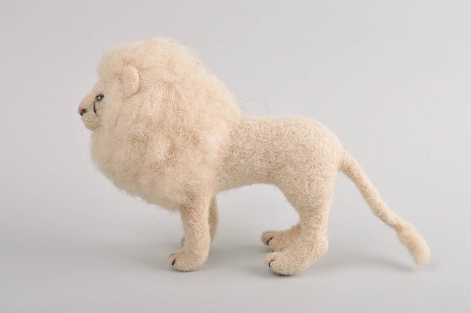 Jouet lion blanc Peluche faite main en laine feutrée Cadeau pour enfant photo 3