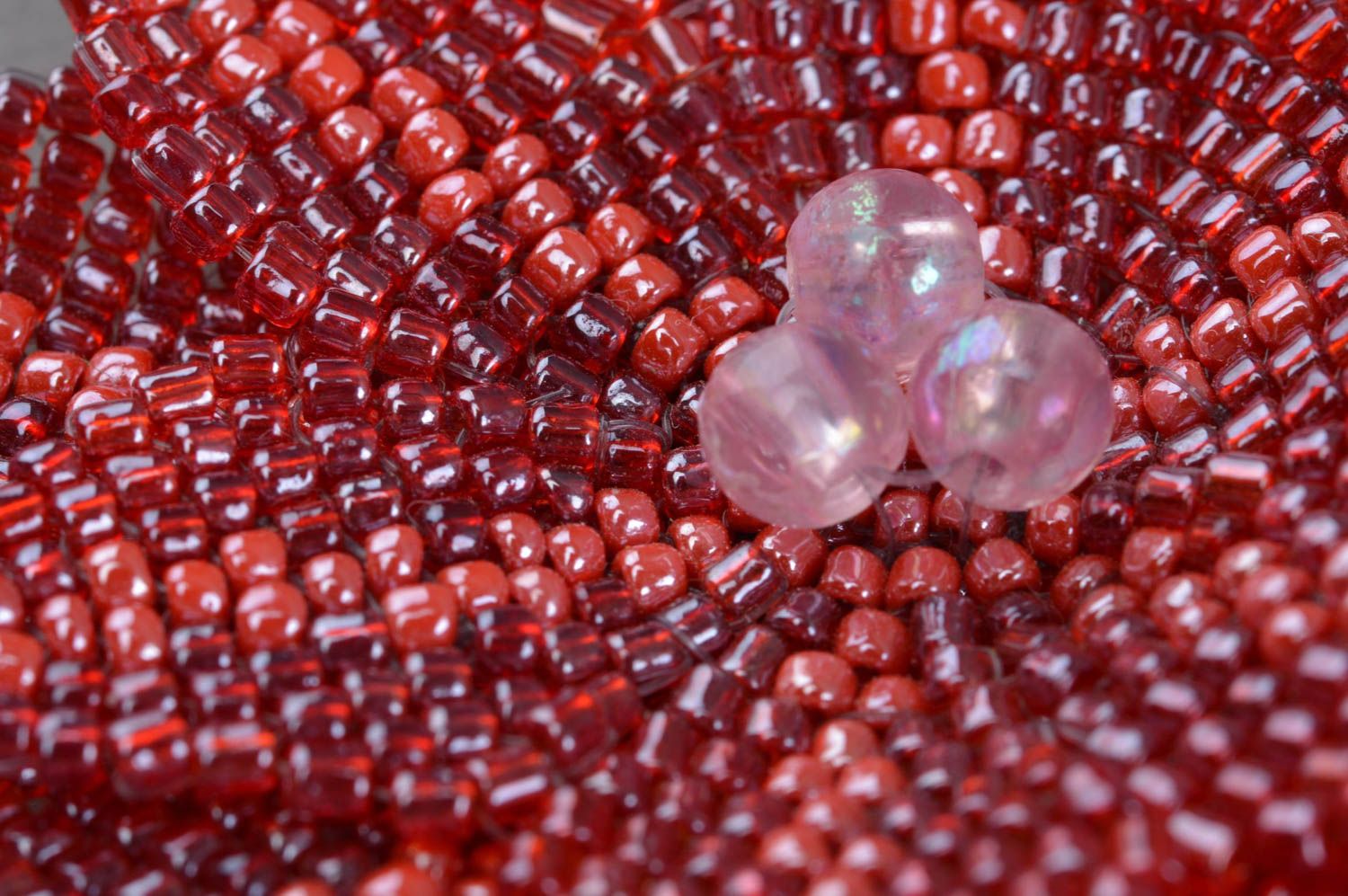 Grande broche fleur rouge en perles de rocaille design original faite main photo 5