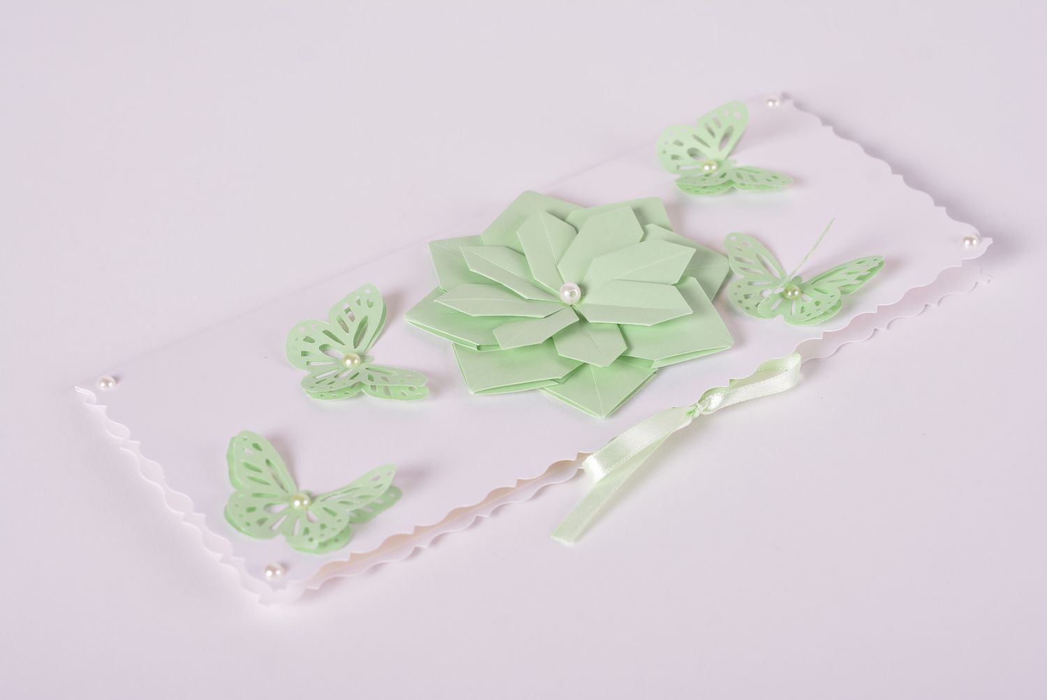 Carte de voeux fait main blanche avec fleur et papillons verts  Cadeau original photo 1