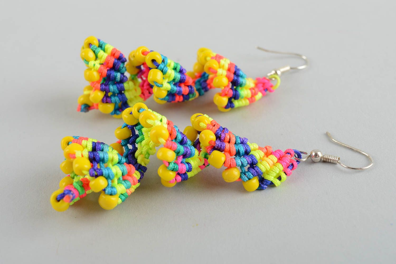 Boucles d'oreilles pendantes Bijou fait main tricotées multicolores Cadeau femme photo 5