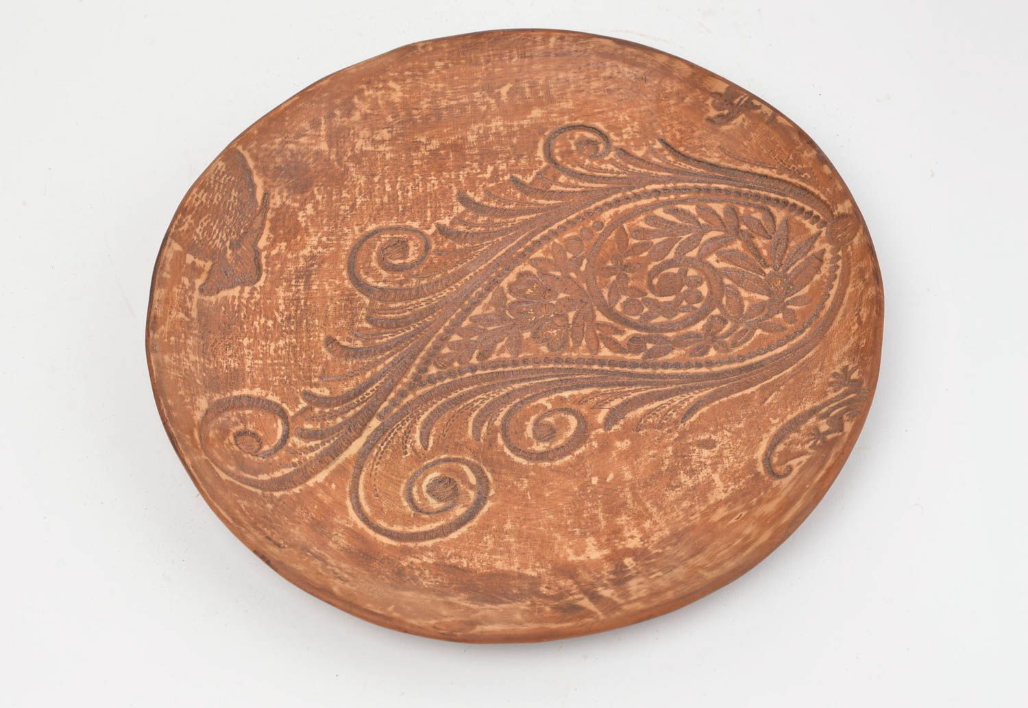 Assiette plate en céramique ronde marron clair avec motif en relief faite main photo 2