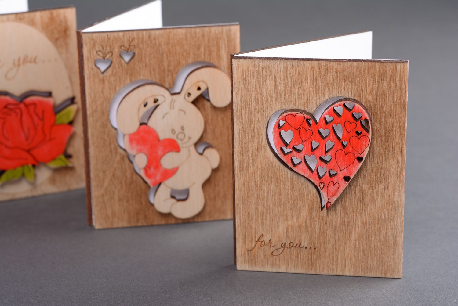 Carte de voeux en bois originale faite main pour le jour de la Saint-Valentin photo 5