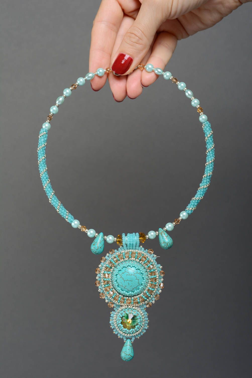 Collier en perles de rocaille et turquénite fait main bleu ciel avec pendentif photo 3
