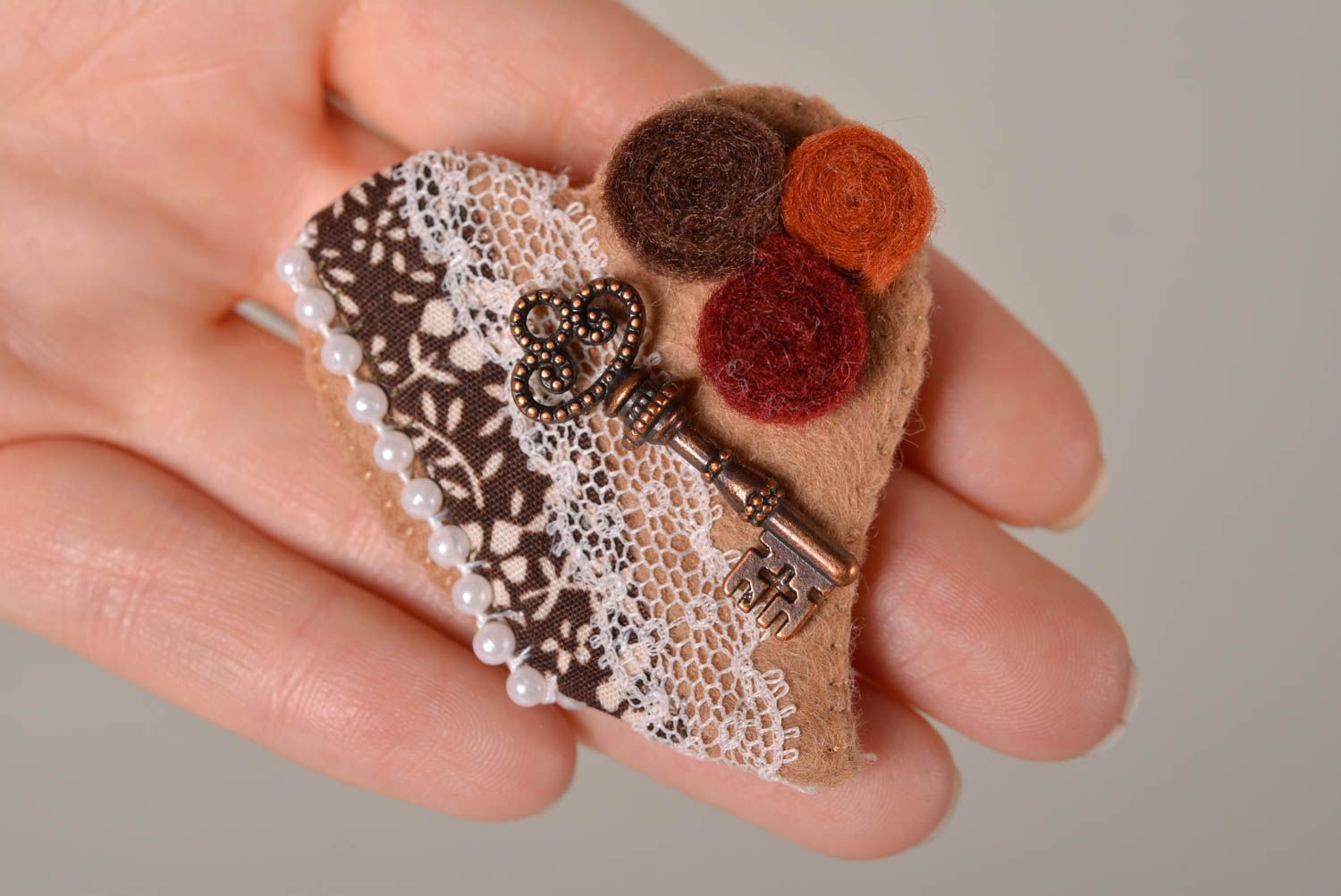 Stylish handmade textile brooch pin cool jewelry designs gifts for her photo 3