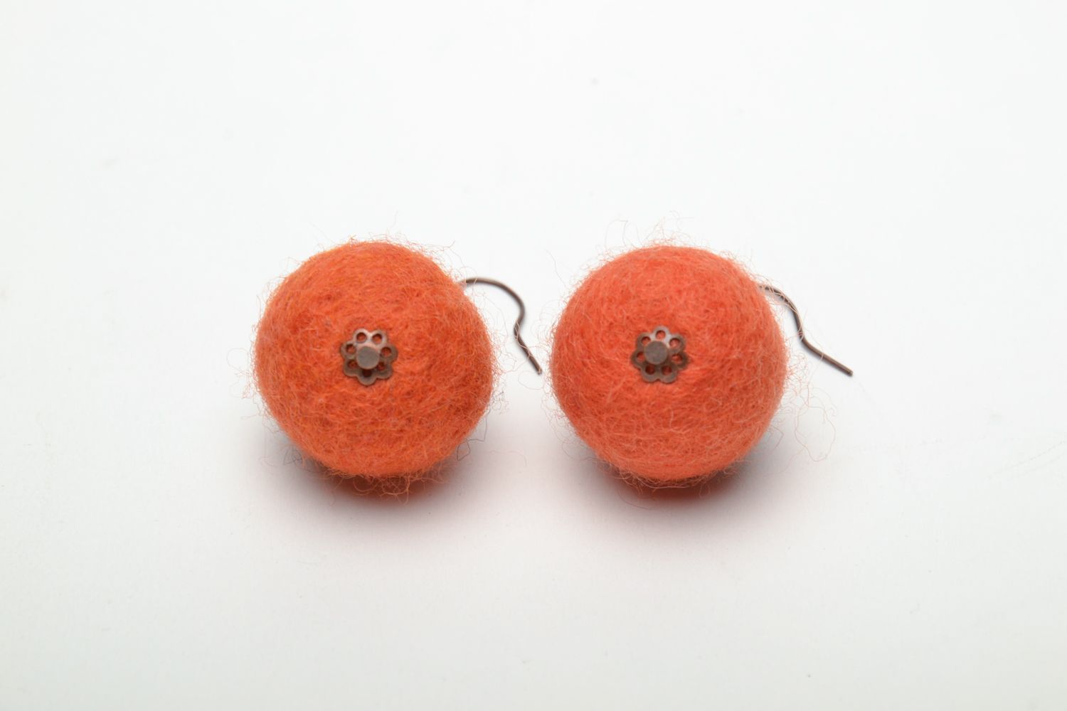 Boucles d'oreilles en laine feutrée boules orange faites main photo 3
