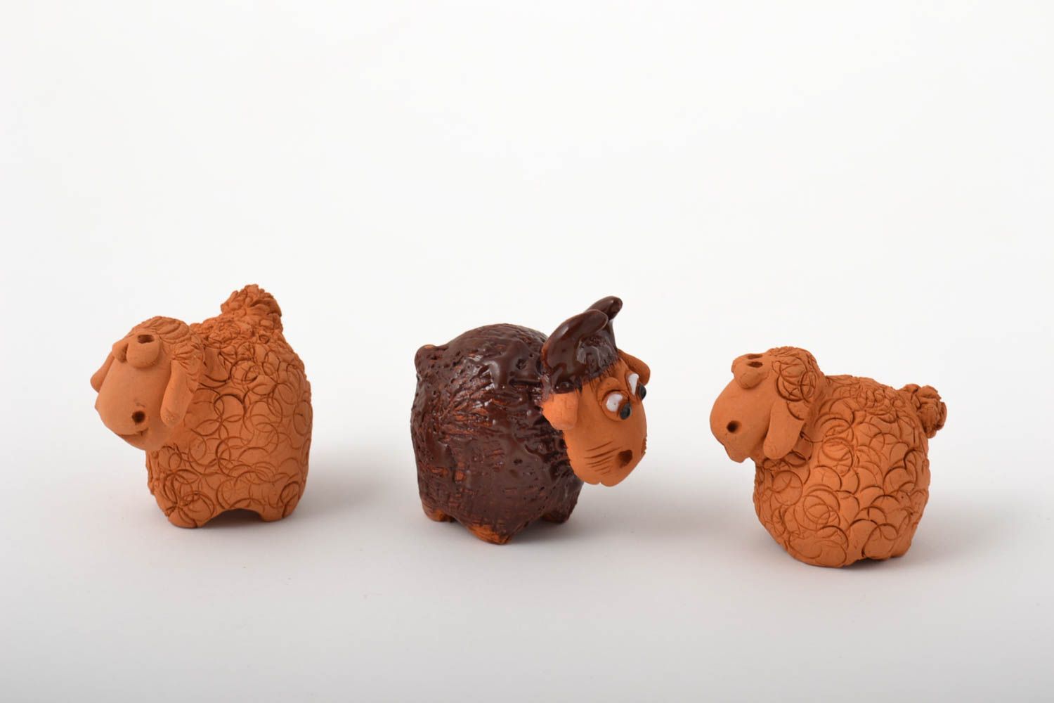 Statuine fatte a mano in ceramica set di tre animali divertenti piccoli foto 2