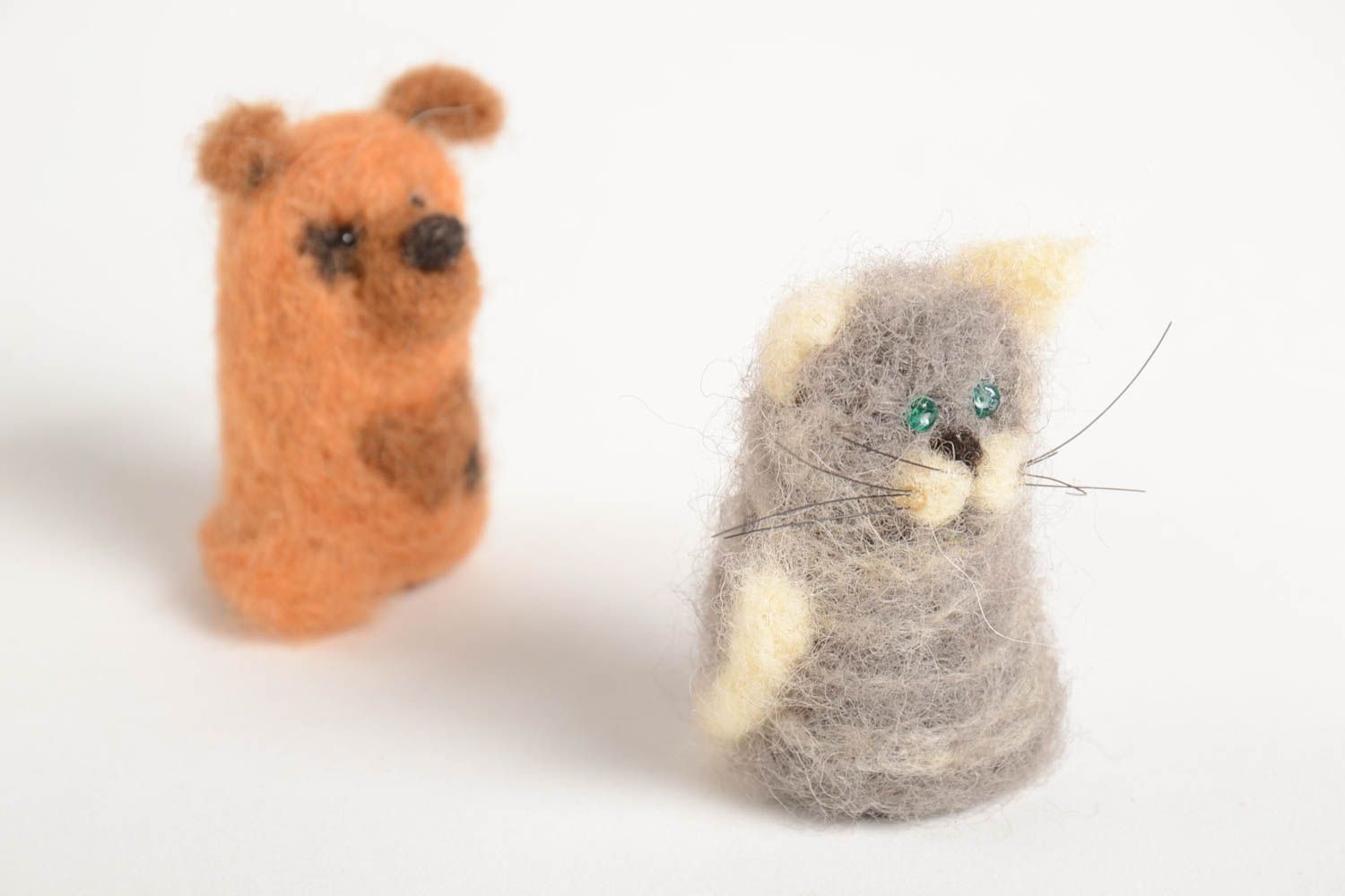 Handmade schöne Kuscheltiere Katze und Hund Filz Spielzeuge Geschenk für Kinder foto 3