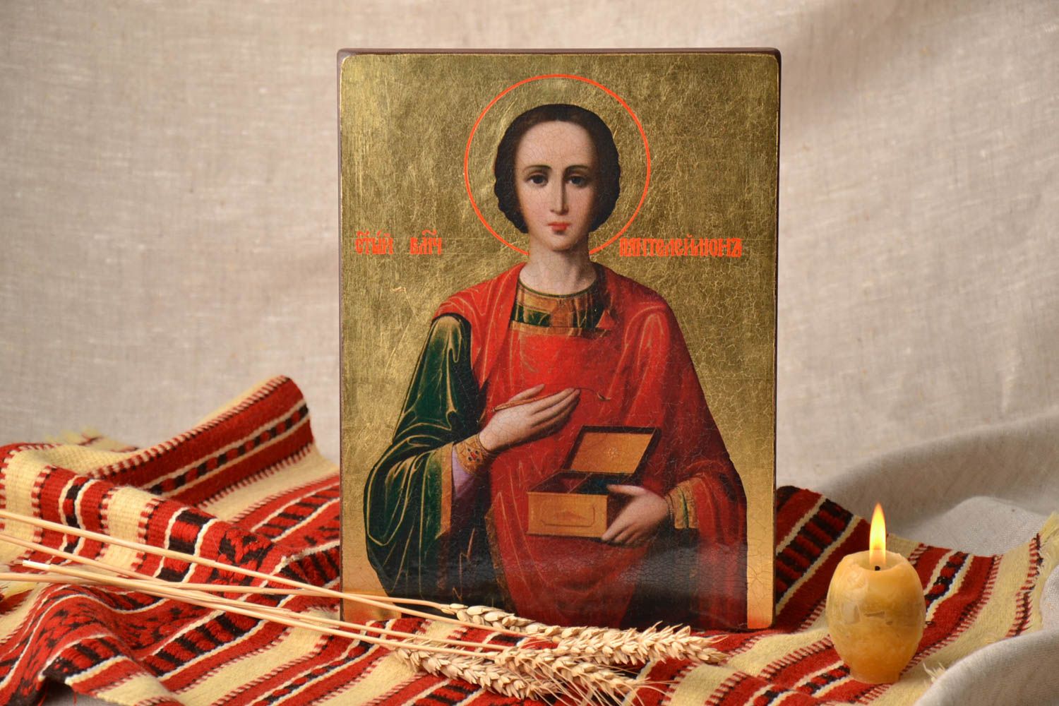 Icono ortodoxo del mártir y curador San Panteleimon foto 1