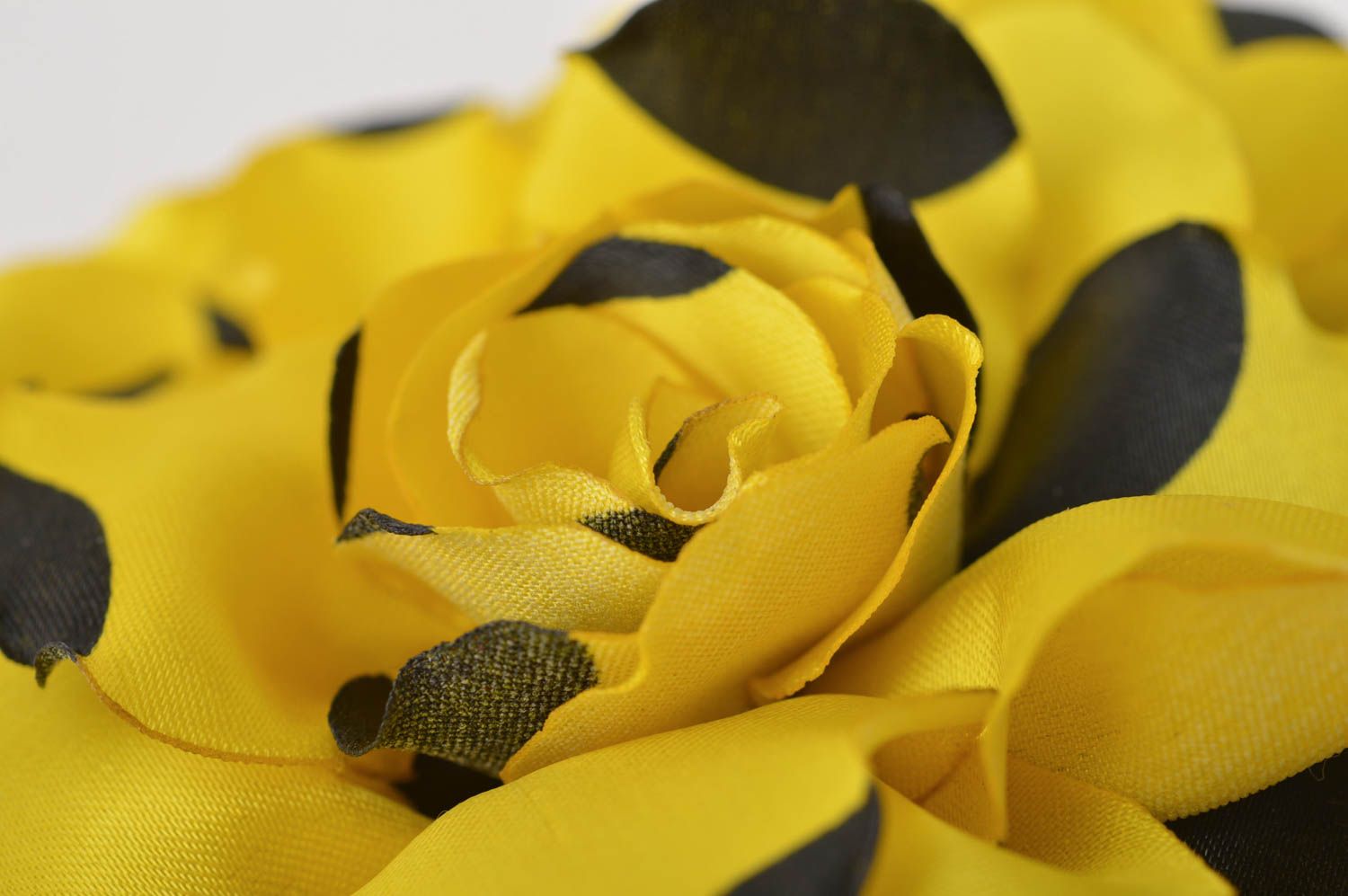 Barrette cheveux fait main Broche fleur Accessoire femme jaune en satin belle photo 2