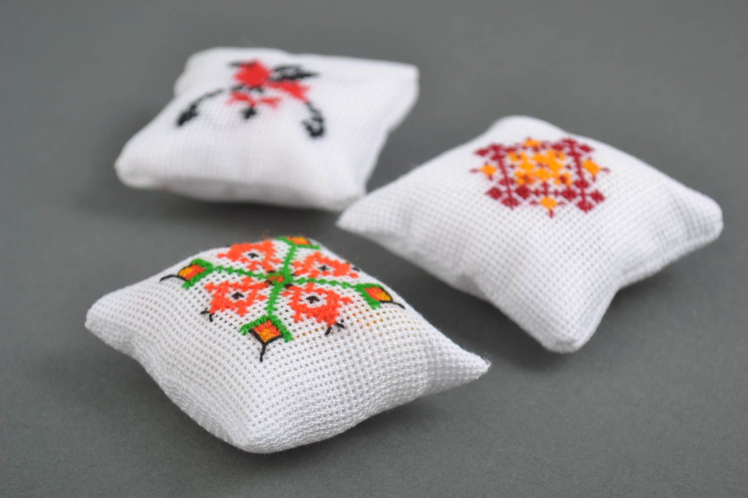 Handmade pin cushions sewing accessories 3 needle holders embroidery supplies photo 4