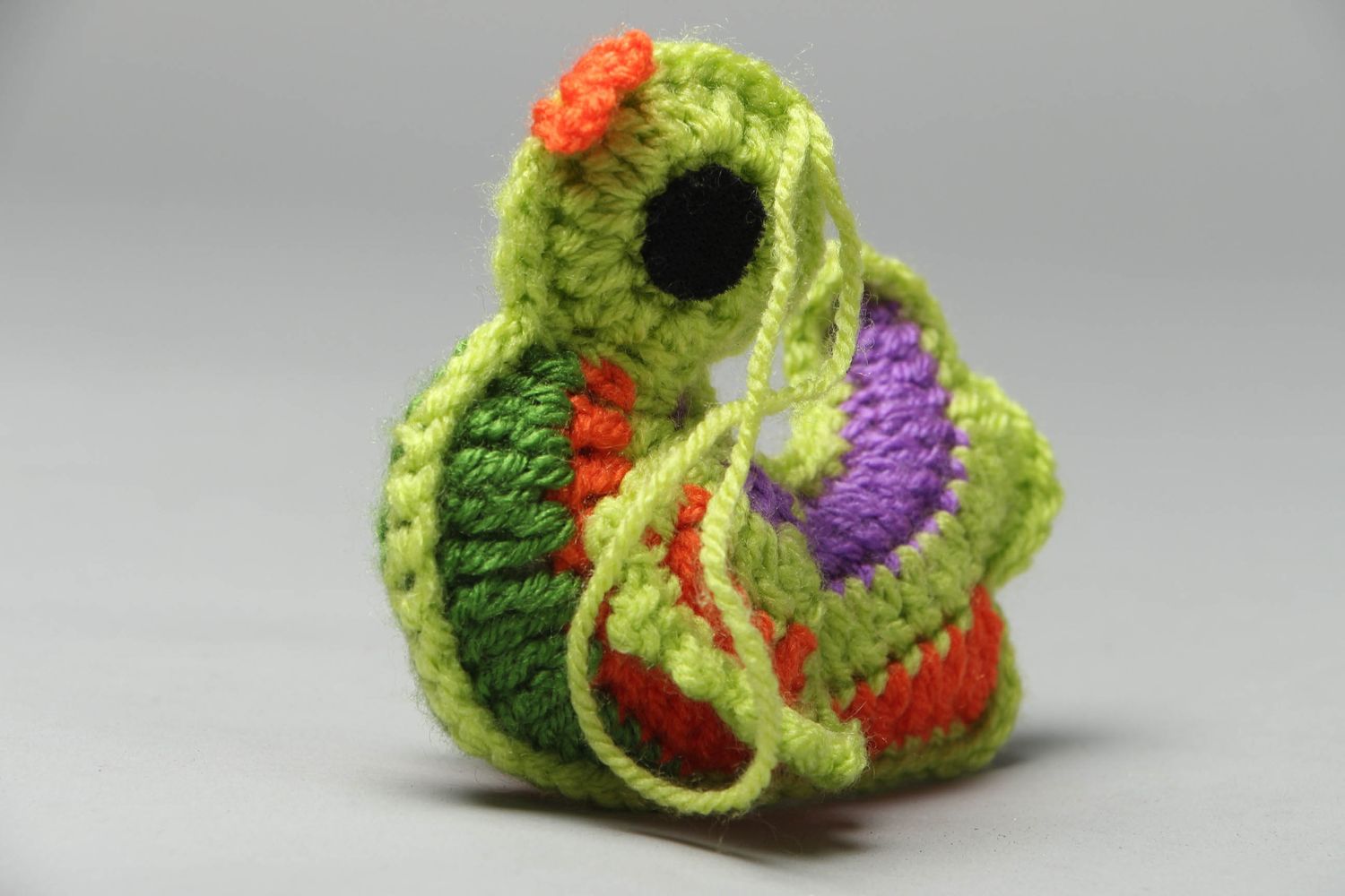 Doudou tricoté en forme d'oiseau muni de boucle photo 2