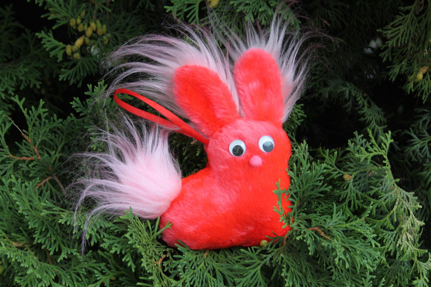 Игрушка заяц ручной работы красная детская игрушка с петелькой игрушка для детей фото 1