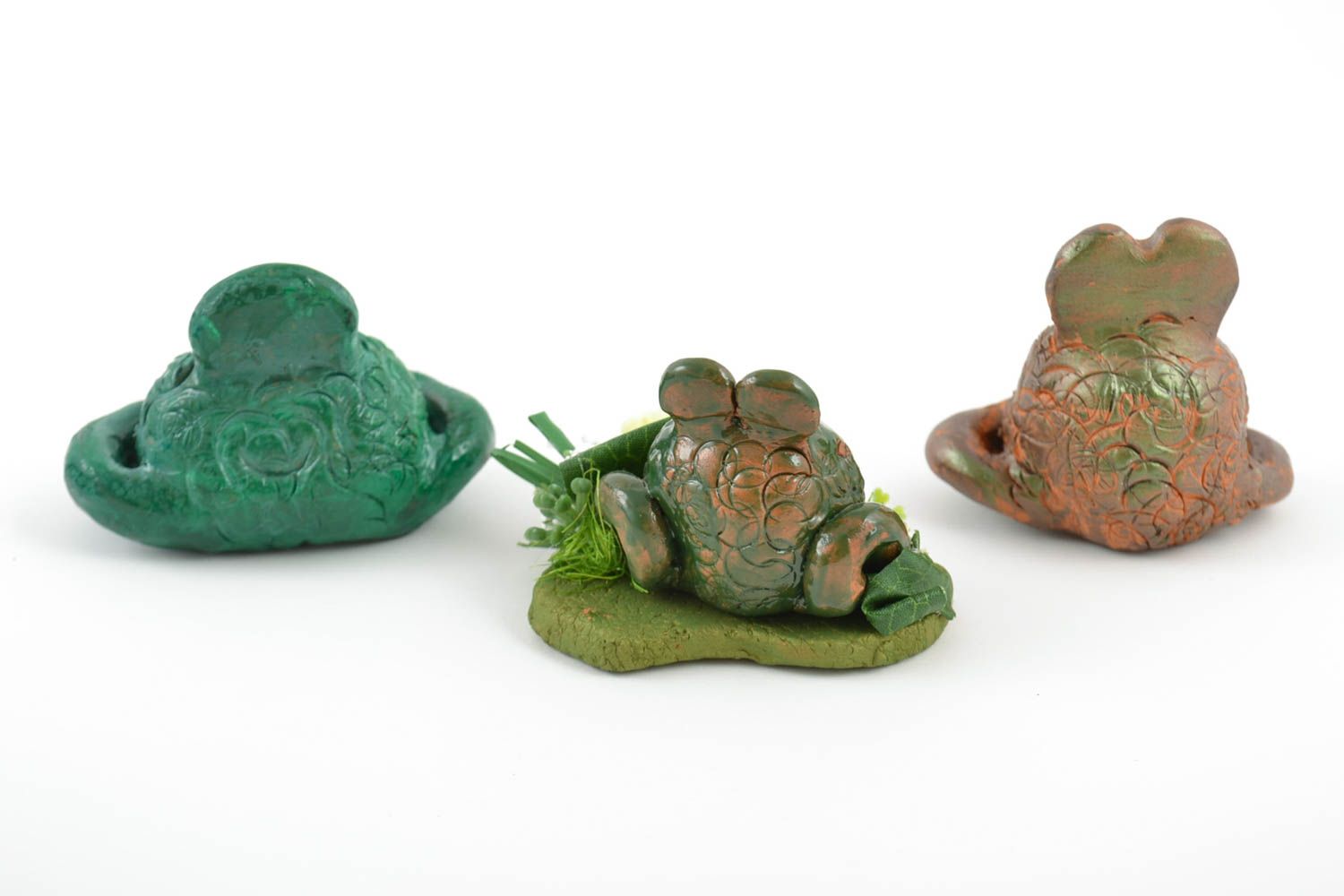 Handmade statuettes of clay little frogs set of 3 pieces colorful  photo 3