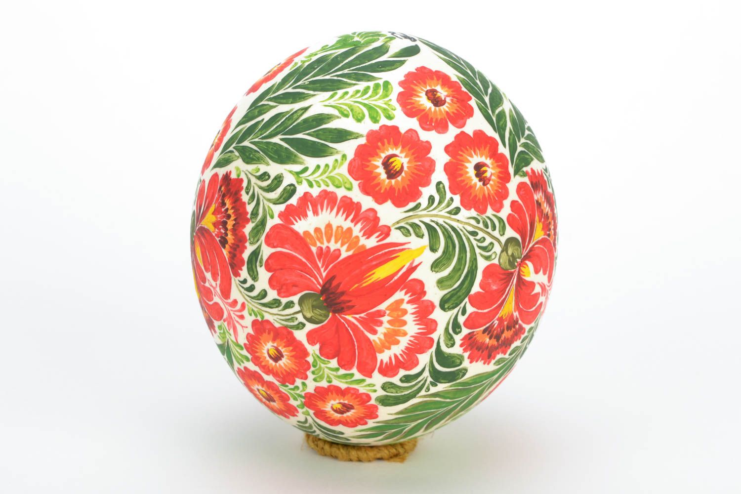 Huevo de Pascua de avestruz pintado con acrílicos de pintura de Petrykivka   foto 4