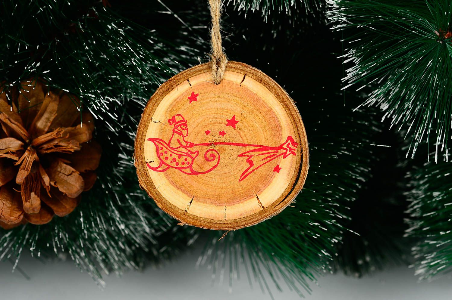 Игрушка на елку handmade декор для дома игрушка из дерева с рисунком красивая фото 1