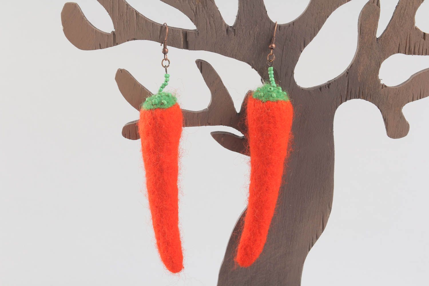 Dangling earrings made of wool Carrot photo 1