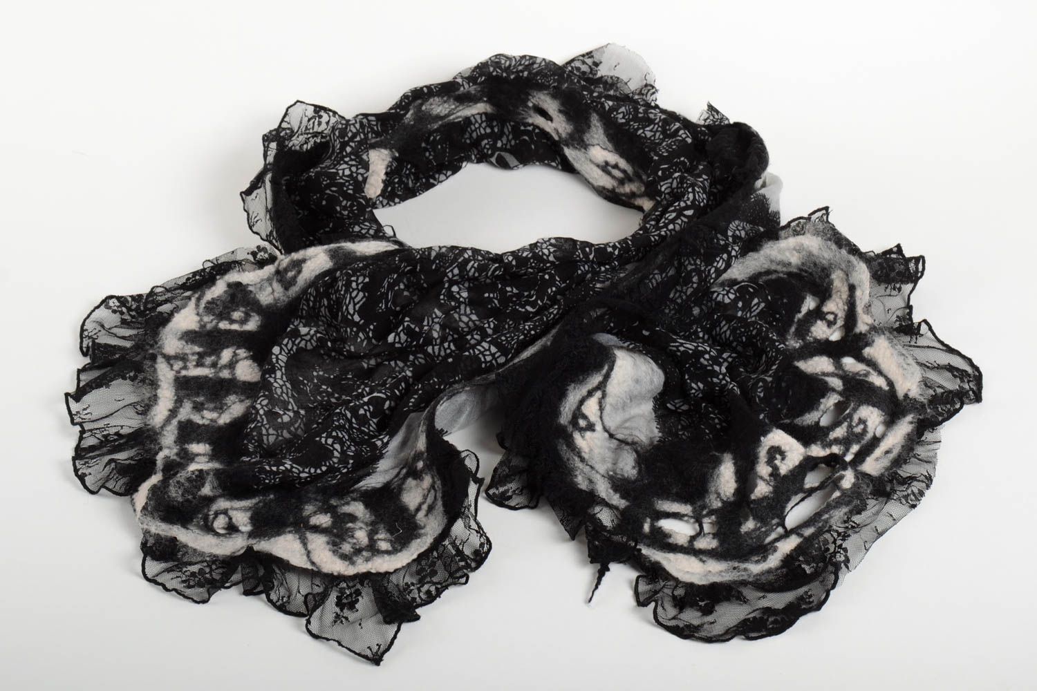 Handmade gefilzter Schal Frauen Accessoire Damen Wollschal schwarz weiß foto 1