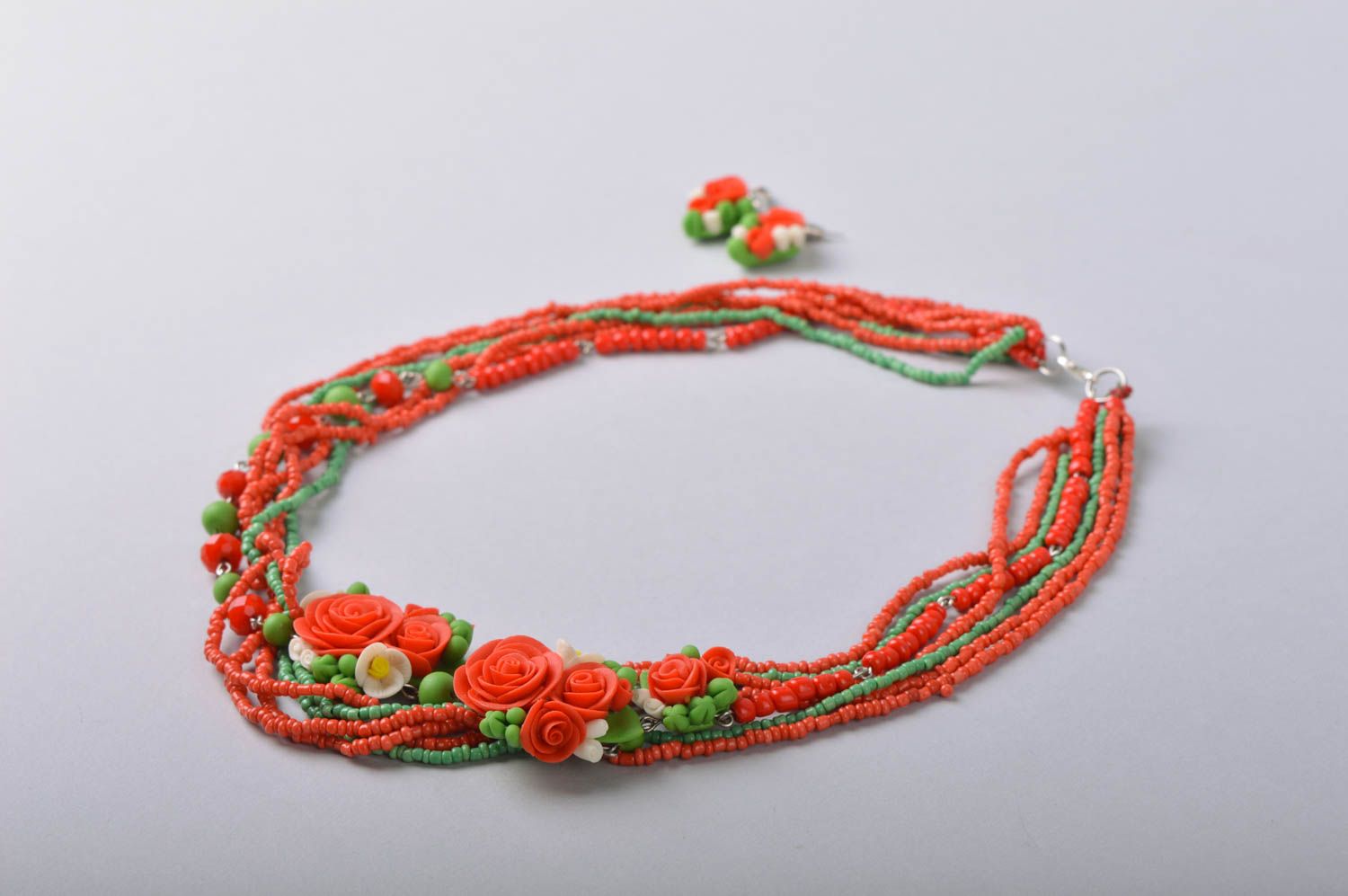 Boucles d'oreilles et collier rouge vert avec fleurs faits main accessoires photo 5